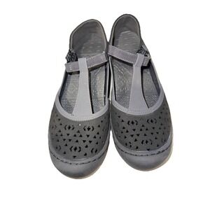 MUKLUK SPORT women's Samantha sporty‎ sandals size 6 Gray laser cut flat shoes